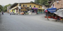 Comerciantes de Bolombolo, en Antioquia, felices con la rehabilitación de las vías gracias al Proyecto Pacífico 1