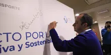 1 El sector Transporte firma con ciclistas y peatones Gran Pacto por la Movilidad Activa y Sostenible