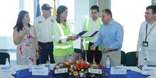 Tras cumplir con las disposiciones de la Organización Internacional de Aviación Civil (OACI), el Reglamento Aeronáutico de Colombia, RAC, y el Manual de Aeródromo, la Ministra Ángela Orozco entregó las certificaciones de aeropuertos internacionales a las 
