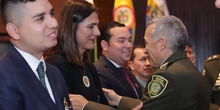 Policía Nacional exalta labor de la Ministra, Ángela María Orozco, con la medalla Cabo Segundo Luis Eduardo Pinto Fuentes