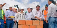 2 Presidente Iván Duque coloca la primera piedra en las obras para modernizar aeropuerto de Popayán