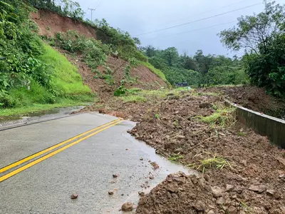 Emergencia por deslizamientos en la vía Quibdó - Medellín