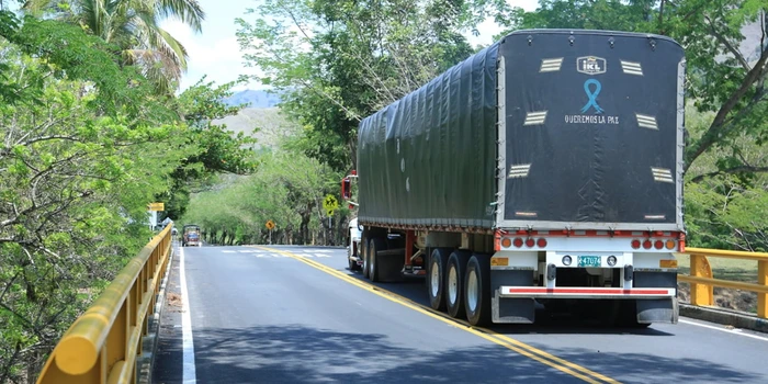 Gobierno Nacional garantiza libre tránsito de vehículos de carga en vías concesionadas