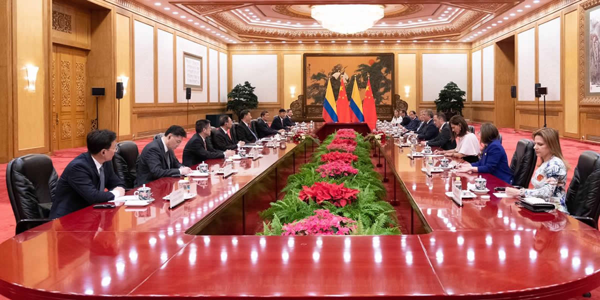 2Colombia y China firman acuerdo para desarrollar infraestructura de transporte